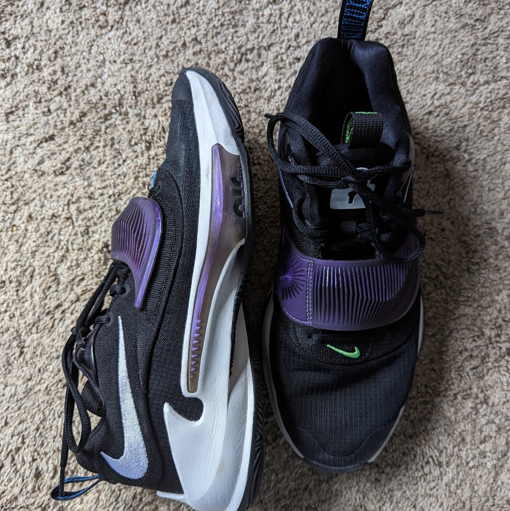 Nike Freak 3 Basketball Sneakers